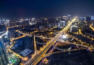 美好 中心 價值仰望 在城市中軸之上